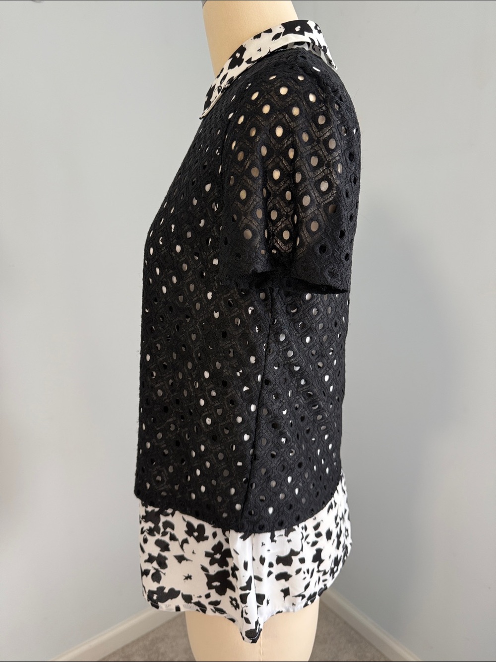 ELLE Women's Black Eyelet Lace Overlay Top with Contrast Collar and Hem SZM - Picture 4 of 16